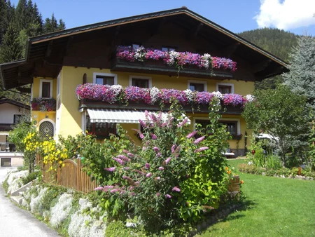 Haus Am Bach Privatzimmer In Wagrain Ski Amade