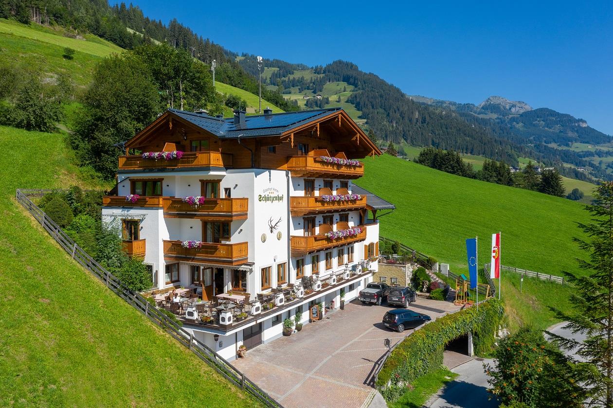 Hotel Sch  tzenhof    Hotel Gro  arl Ski amad  