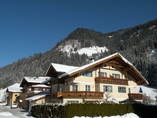 Appartementhaus Toferer - Hausansicht im Winter