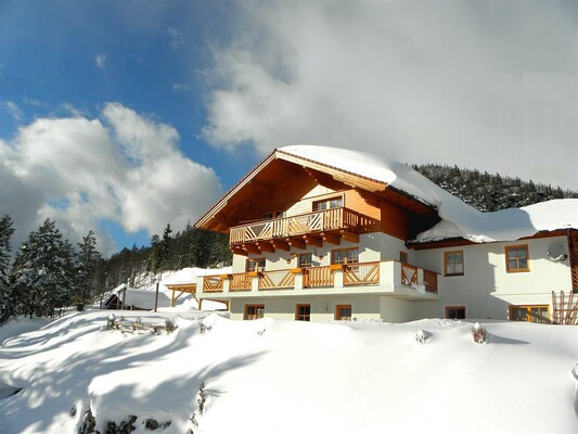 Winter Haus von vorne