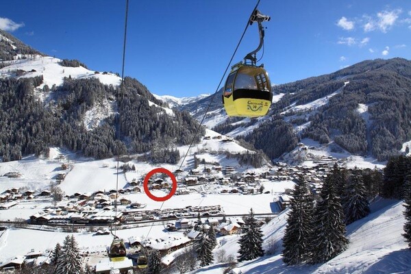 Blick aufs Haus vom Skigebiet aus | © Thomas Wirnsperger